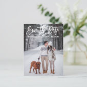 Modernes Pinselskript Couple Foto Save the Date Postkarte (Stehend Vorderseite)