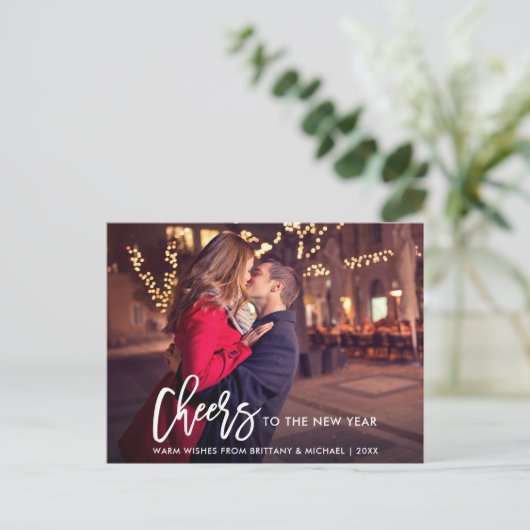 Modernes Pinselskript-Foto Neujahr Cheers Postkarte (Stehend Vorderseite)