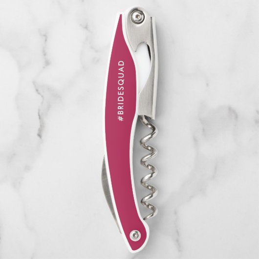 Modernes Pinselskript Magenta Bridesmaid Vorschlag Kellnermesser (Rückseite)