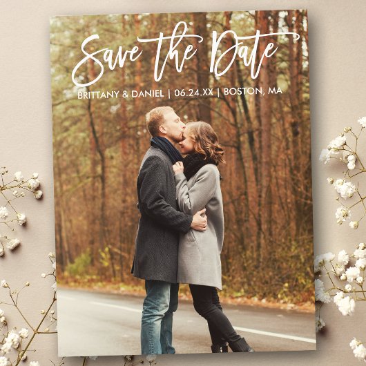 Modernes Pinselskript Save the Date mit Foto Postkarte