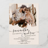 Modernes Pinselstrichskript 2 Fotos Hochzeit Folieneinladung (Rückseite)