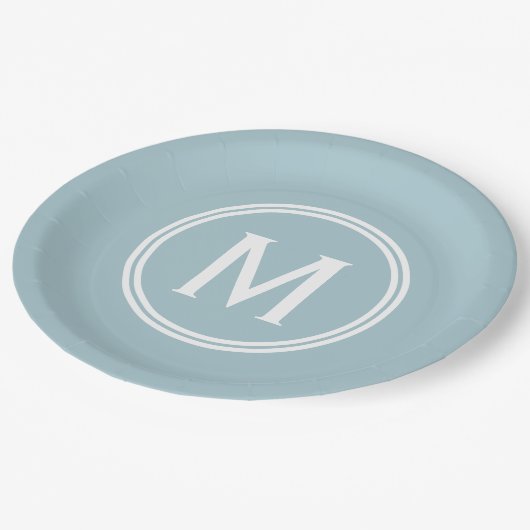 Modernes Pulver Blue Custom Round Gerahmt Monogram Pappteller (Schrägansicht)