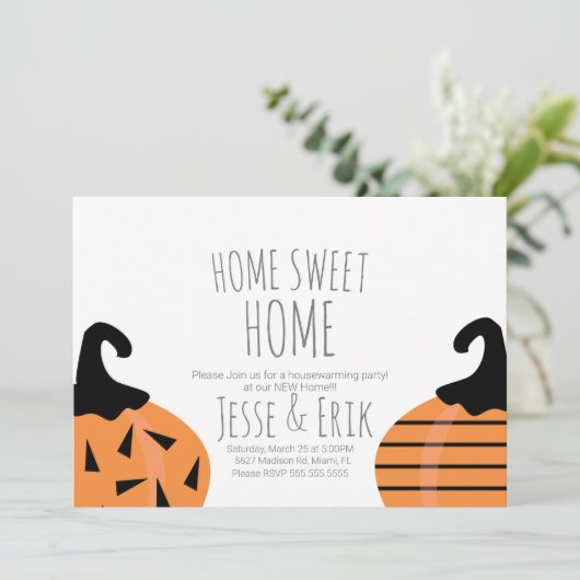 Modernes Pumpkin Fall Housewarming Party Einladung (Stehend Vorderseite)