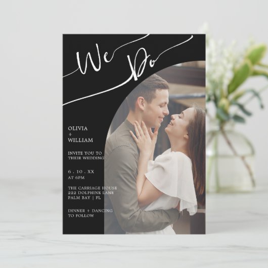 Modernes QR Code Black Foto Einladung Hochzeit (Stehend Vorderseite)