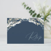 Modernes QR Code Blue & Silver Foliage UAWG Weddin RSVP Karte (Stehend Vorderseite)