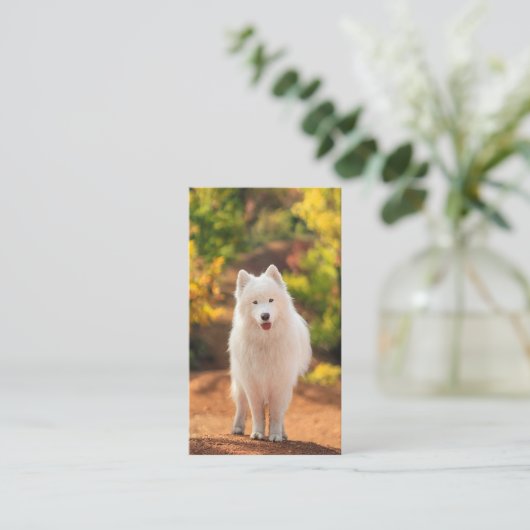 Modernes QR Code Dog Gehen Visitenkarte (Stehend Vorderseite)