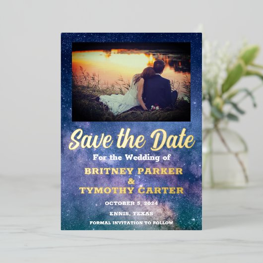 Modernes QR Code Foto Celestial Galaxy Hochzeit Folieneinladung (Stehend vorne)