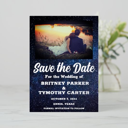 Modernes QR Code Foto Celestial Galaxy Hochzeit Folieneinladung (Stehend vorne)