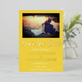 Modernes QR Code Foto Gelbe HochzeitGold Foil Folieneinladung (Stehend vorne)