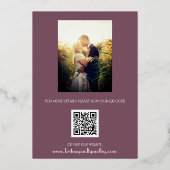 Modernes QR Code Foto Lila Lavendel Wedding Folieneinladung (Rückseite)