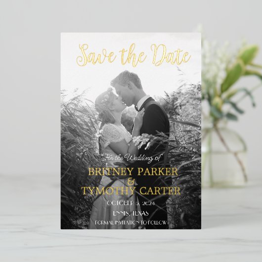 Modernes QR Code Foto Script Black Wedding Folieneinladung (Stehend vorne)