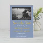 Modernes QR Code Foto Script Dusty Blue Wedding Folieneinladung (Stehend vorne)