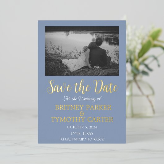 Modernes QR Code Foto Script Dusty Blue Wedding Folieneinladung (Stehend vorne)