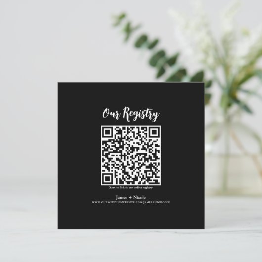 Modernes QR Code Scannable Wedding Registry Einladung (Stehend Vorderseite)