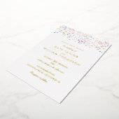 Modernes Rainbow Confetti Foto Wedding Gold Folieneinladung (Gedreht)