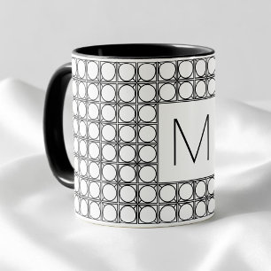 Modernes Rattan-Muster Chic Schwarzes Initial-Mono Tasse