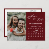 Modernes Red Elegant Script-Foto Save the Date Ankündigungspostkarte (Vorne/Hinten)