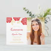 Modernes Red Gold Rosen Quinceanera Foto Einladung (Stehend Vorderseite)