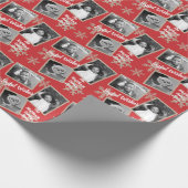 Modernes Red Rustic Snowflake Muster 3 Foto Geschenkpapier (Ecke)
