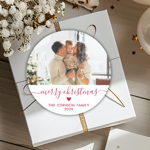 Modernes Red Script Family Foto Frohe Weihnachten Runder Aufkleber