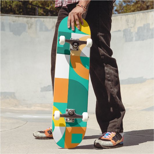 Modernes Regenbogenfarbiges geometrisches Muster Skateboard