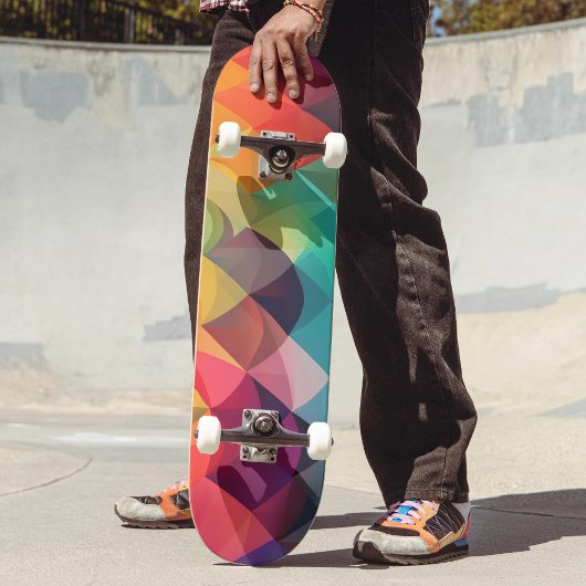 Modernes Regenbogenfarbiges geometrisches Muster Skateboard