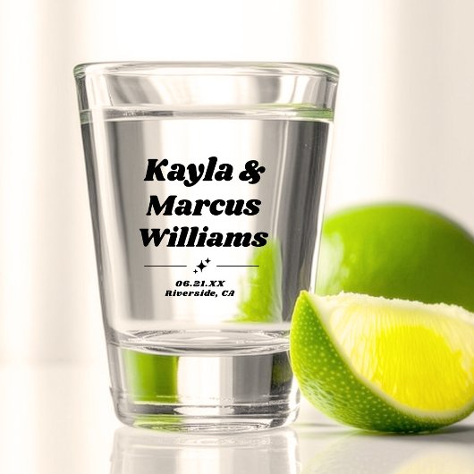 Modernes Retro Cool Fun Wedding Names Gastgeschenk Schnapsglas