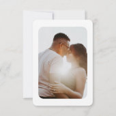 Modernes Retro-Foto Script Grainy Gradient Save The Date (Rückseite)