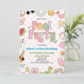 Modernes Retro Groovy Summer Birthday Pool Party Einladung (Stehend Vorderseite)