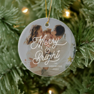 Modernes Retro-Merry-Foto mit hellen, feinem Scrip Keramik Ornament