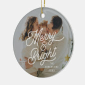 Modernes Retro-Merry-Foto mit hellen, feinem Scrip Keramik Ornament (Links)