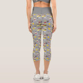 Modernes Retro-Muster aus dem Mittelalter Capri Leggings (Rückseite)