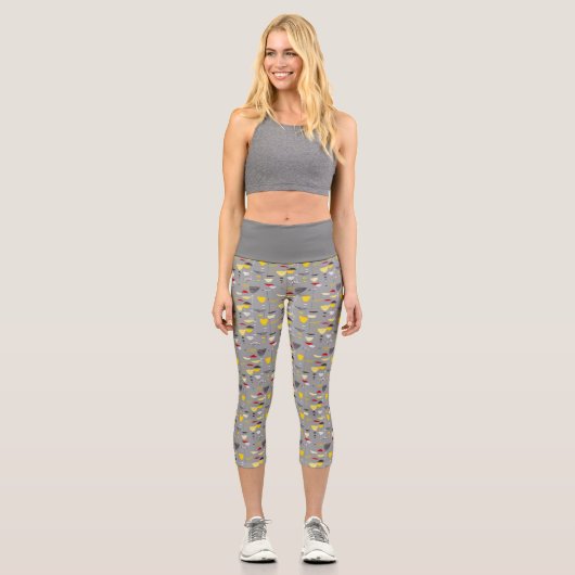 Modernes Retro-Muster aus dem Mittelalter Capri Leggings (Vorderseite)