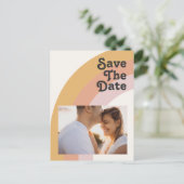 Modernes Retro-Rainbow-Foto der 70er Jahre Save th Einladungspostkarte (Stehend Vorderseite)