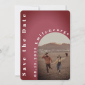 Modernes romantisches Couple Burgundy Arch Foto Ho Save The Date (Vorderseite)