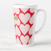 Modernes Romantisches rotes und rosa Herzmuster Milchtasse (Rechts)