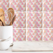Modernes rosa Dreieck-Muster Fliese
