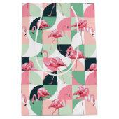 Modernes rosa Flamingo Geometric Girly Chic Muster Mittlere Geschenktüte (Vorderseite)