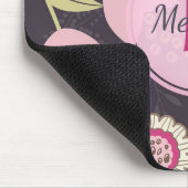 Modernes rosa florales Muster Monogramm Mousepad (Ecke)