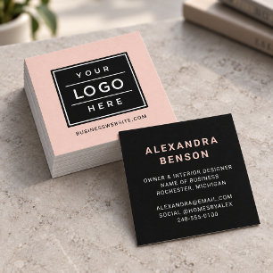 Modernes Rosa-Geschäftslogo mit individuellem Desi Quadratische Visitenkarte