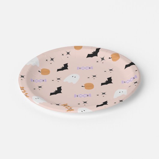 Modernes rosa Halloween-Party Pappteller (Schrägansicht)