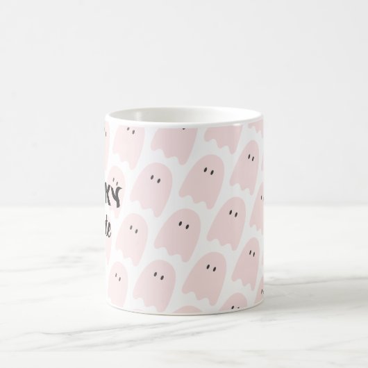 Modernes rosa Halloween Spooky, aber Niedlich Kaffeetasse (Mittel)