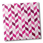 Modernes rosa Herringbone-Muster Fliese<br><div class="desc">Verwenden Sie diese einfache, rosa und magentafarbene Kehlkopf-Kulisse, um Ihre eigenen Artikel mit Ihren Initialen oder personalisieren Sie für Ihre eigenen Bedürfnisse. Ob Sie gewollt haben, diese Kachel als kleinen Untersetzer oder Trivet für einen Drink oder Teller zu verwenden... Sie gehen groß mit einem Küchenrücken oder Badezimmerfliesen, ist an Sie!...</div>