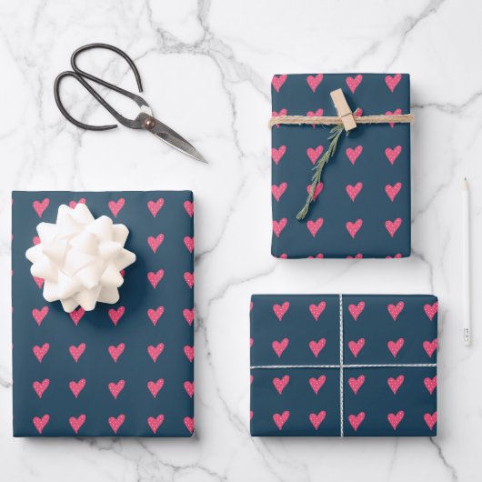 Modernes rosa Herzmuster Handgezeichnet Geschenkpapier Set (Vorderseite)