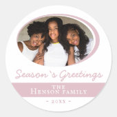 Modernes Rosa Jahreszeit Grüße Script Foto Holiday Runder Aufkleber (Vorderseite)