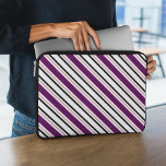 Modernes rosa Lila Schwarzes Streifen Muster Laptopschutzhülle<br><div class="desc">Modernes und trendiges diagonales Streifen Muster in 4 Farben: weiß,  rosa,  lila und schwarz.</div>