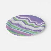 Modernes rosa Lila Wavy-Muster Pappteller (Schrägansicht)