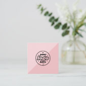 Modernes rosa Logo QR-Code Quadratische Visitenkarte (Stehend Vorderseite)