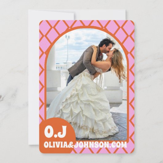 Modernes rosa Orange Retro Boho Arch Bold Date Save The Date (Rückseite)