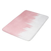 Modernes Rosa Pinselstriche in weißem Design Badematte (Schrägansicht)